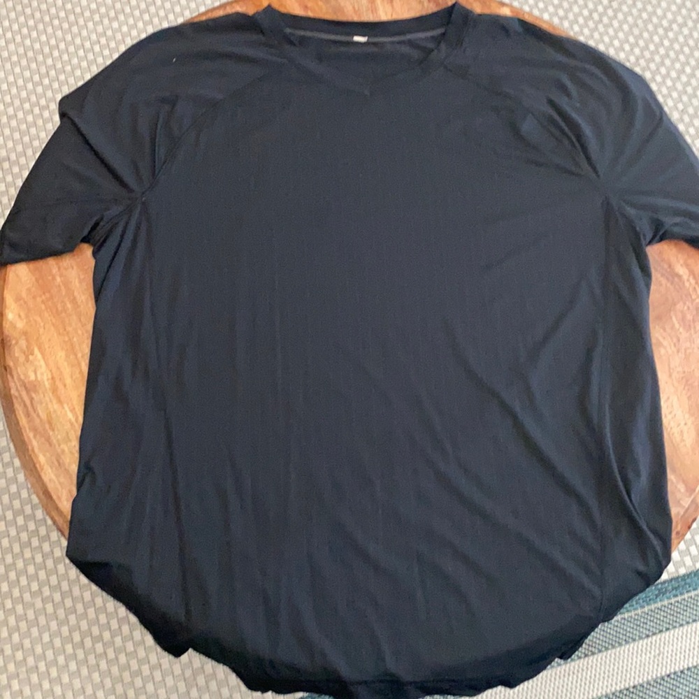 Xlarge Lululemon Tech Vneck T shirt Black color
